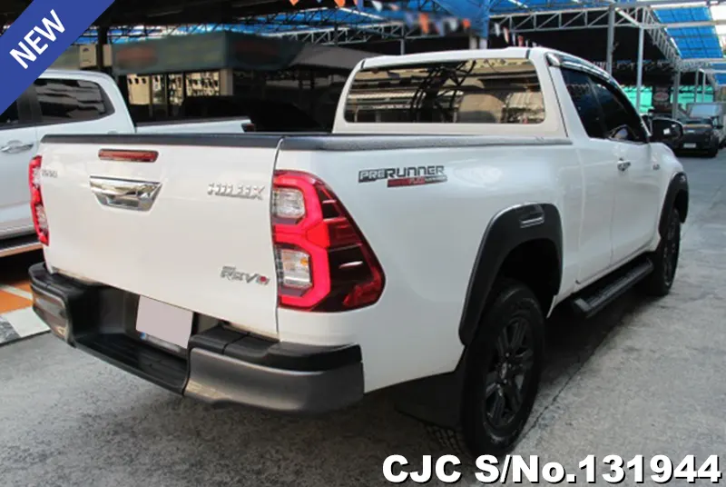 Toyota Hilux in White for Sale Image 2