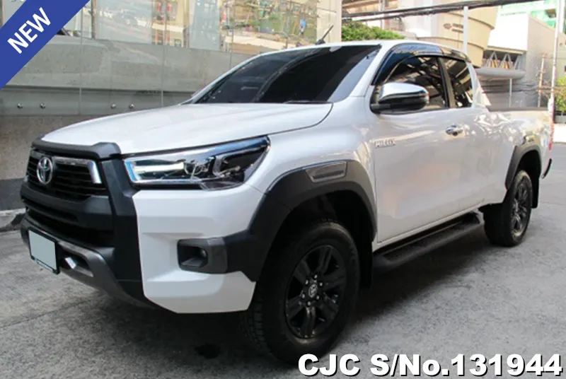 Toyota Hilux in White for Sale Image 3