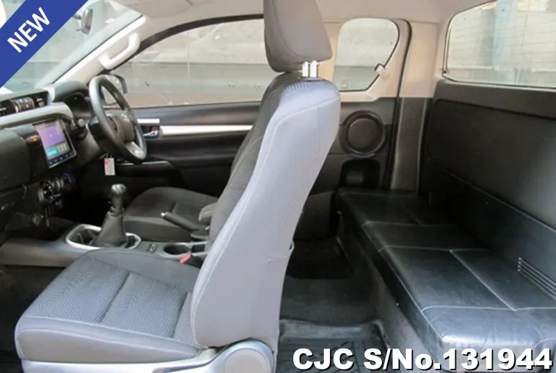Toyota Hilux in White for Sale Image 9