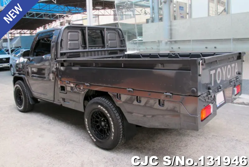 Toyota Hilux in Gray for Sale Image 1