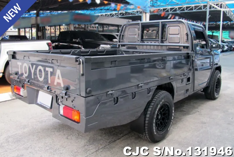 Toyota Hilux in Gray for Sale Image 2