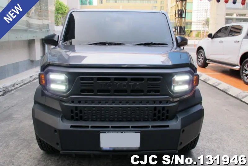 Toyota Hilux in Gray for Sale Image 4