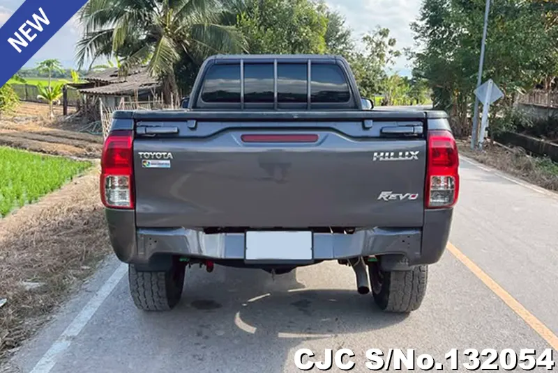 Toyota Hilux in Gray for Sale Image 5
