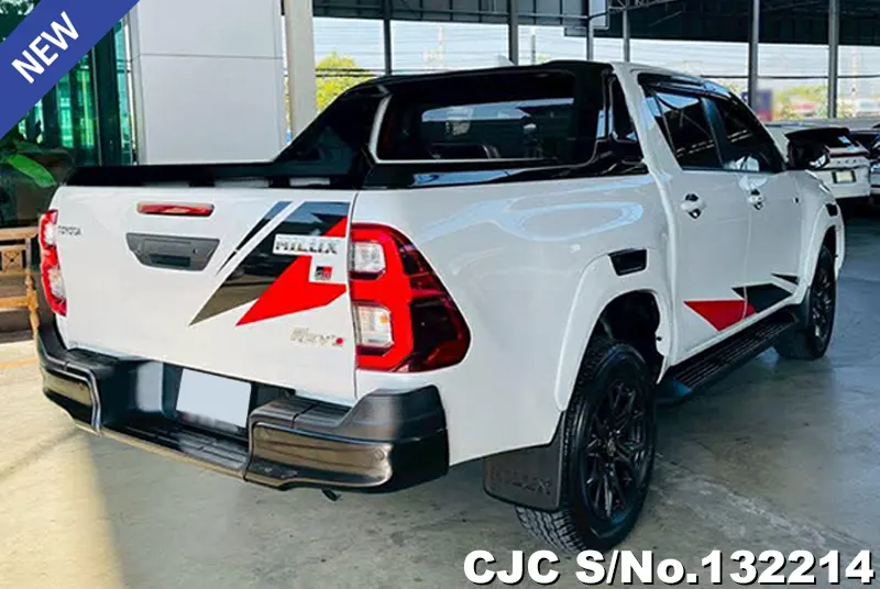 Toyota Hilux in White for Sale Image 2