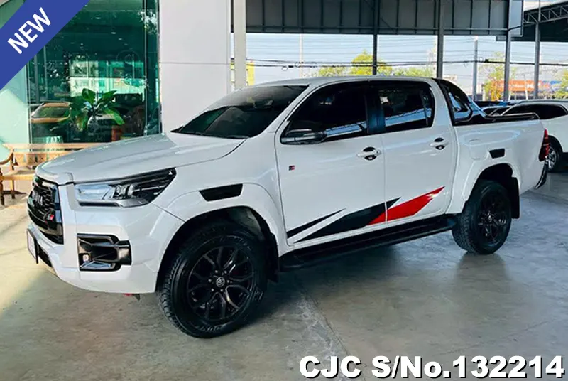 Toyota Hilux in White for Sale Image 3
