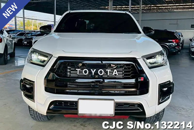 Toyota Hilux in White for Sale Image 4