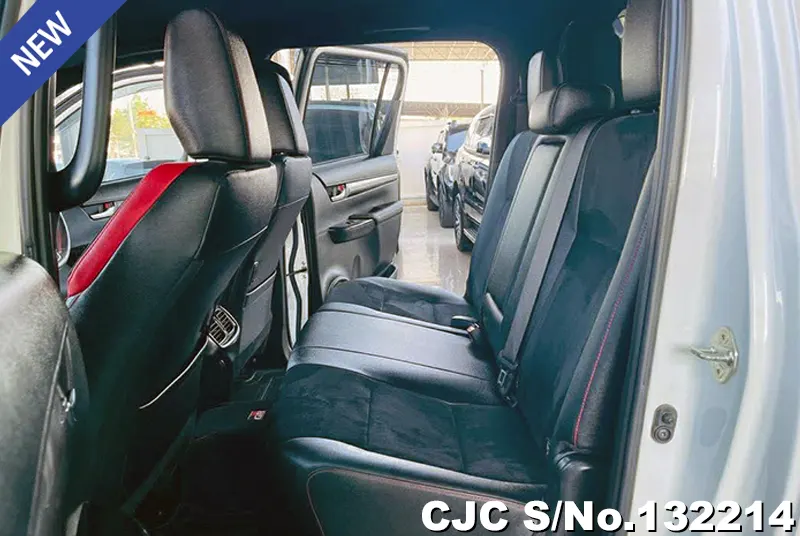 Toyota Hilux in White for Sale Image 10