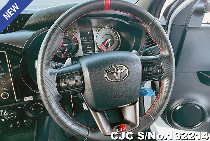Toyota Hilux in White for Sale Image 11