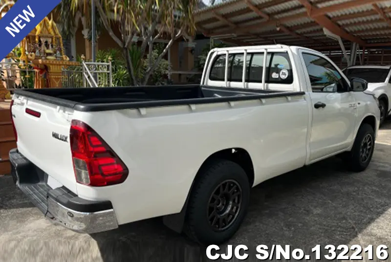 Toyota Hilux in White for Sale Image 2