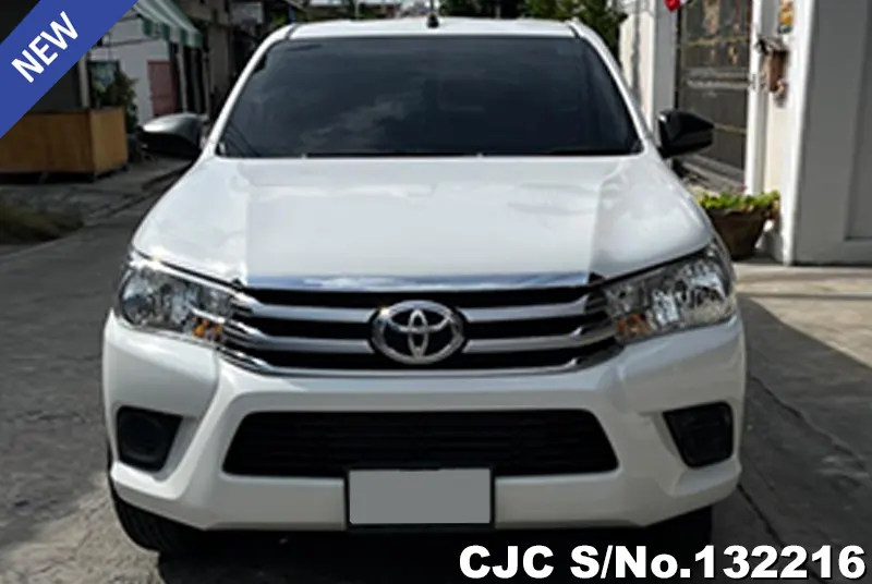 Toyota Hilux in White for Sale Image 3