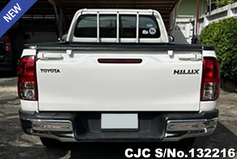 Toyota Hilux in White for Sale Image 4
