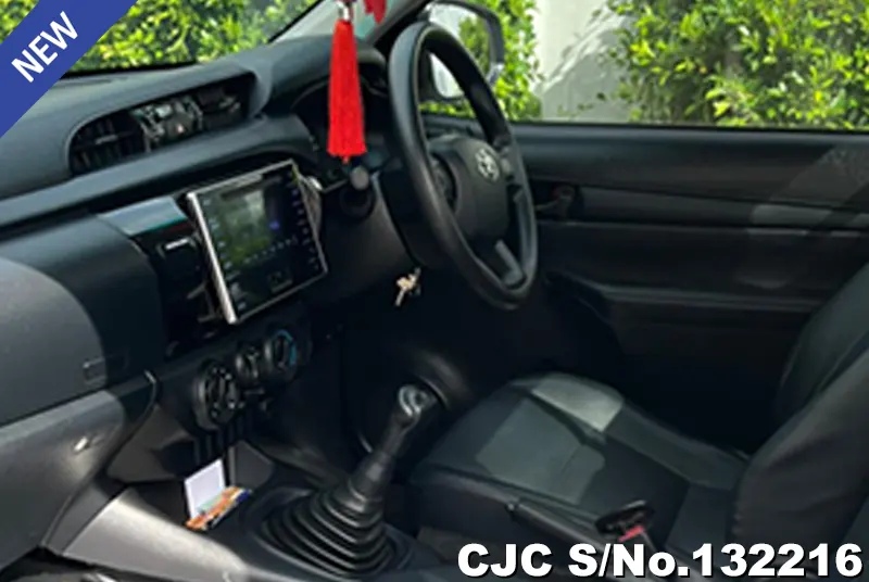 Toyota Hilux in White for Sale Image 6