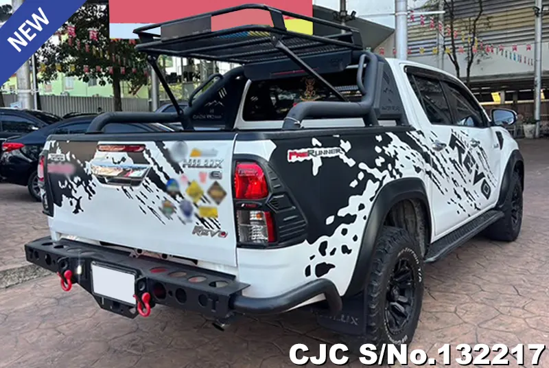 Toyota Hilux in White for Sale Image 2