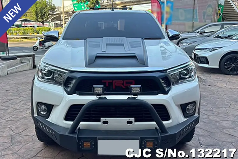 Toyota Hilux in White for Sale Image 4