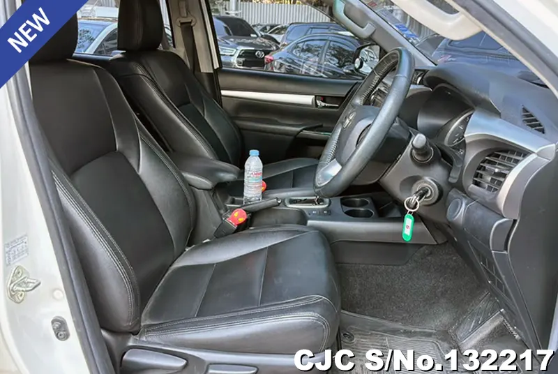 Toyota Hilux in White for Sale Image 7