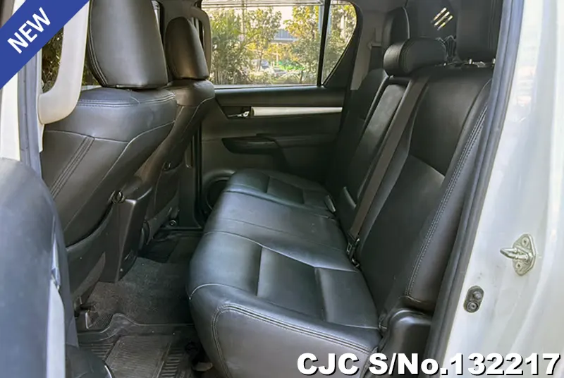Toyota Hilux in White for Sale Image 10