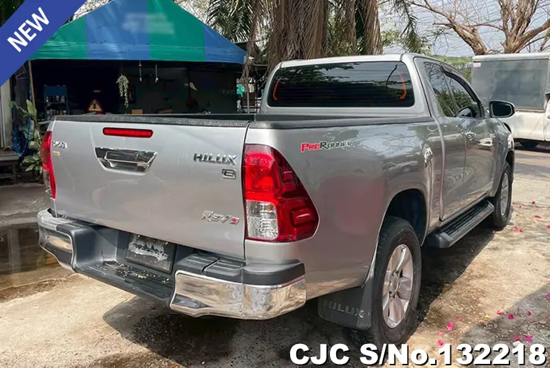 Toyota Hilux in Silver for Sale Image 2