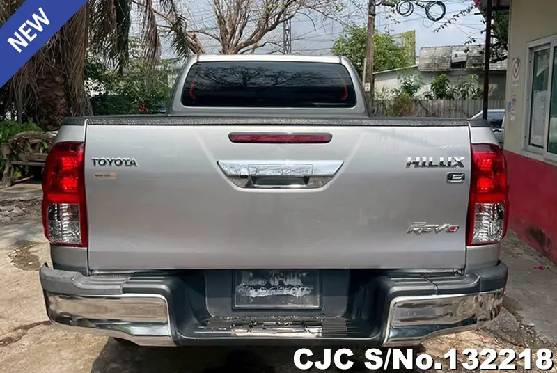 Toyota Hilux in Silver for Sale Image 5
