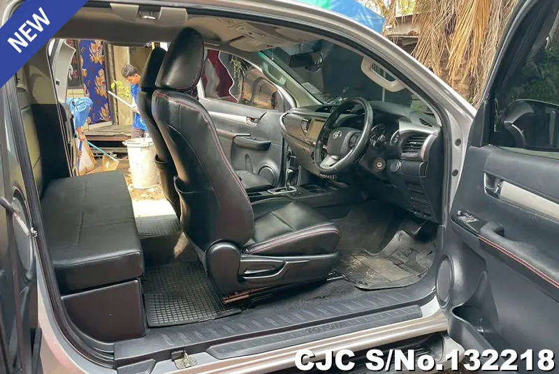 Toyota Hilux in Silver for Sale Image 8