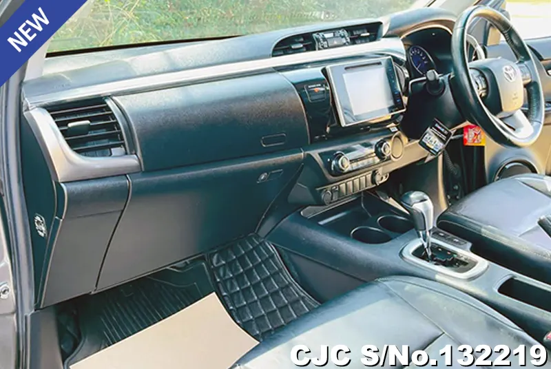 Toyota Hilux in Gray for Sale Image 5