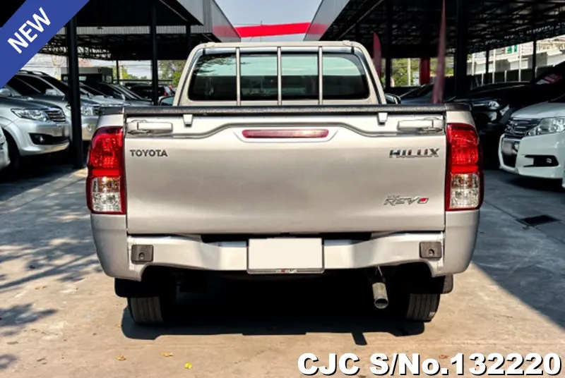 Toyota Hilux in Silver for Sale Image 4