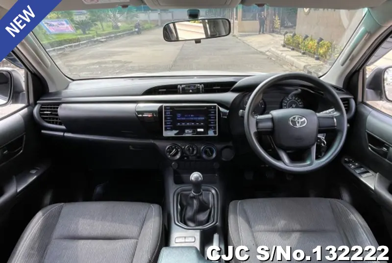 Toyota Hilux in White for Sale Image 3