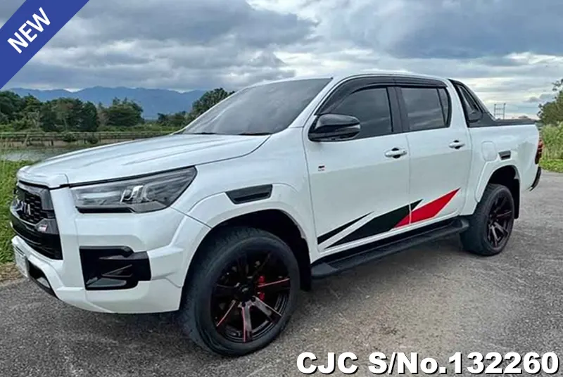 Toyota Hilux in White for Sale Image 3