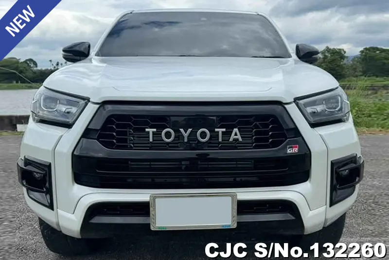 Toyota Hilux in White for Sale Image 4