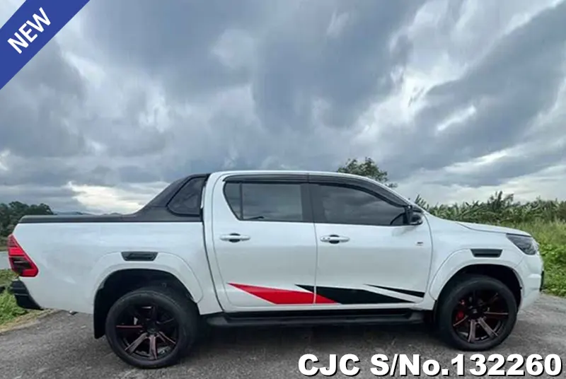 Toyota Hilux in White for Sale Image 6