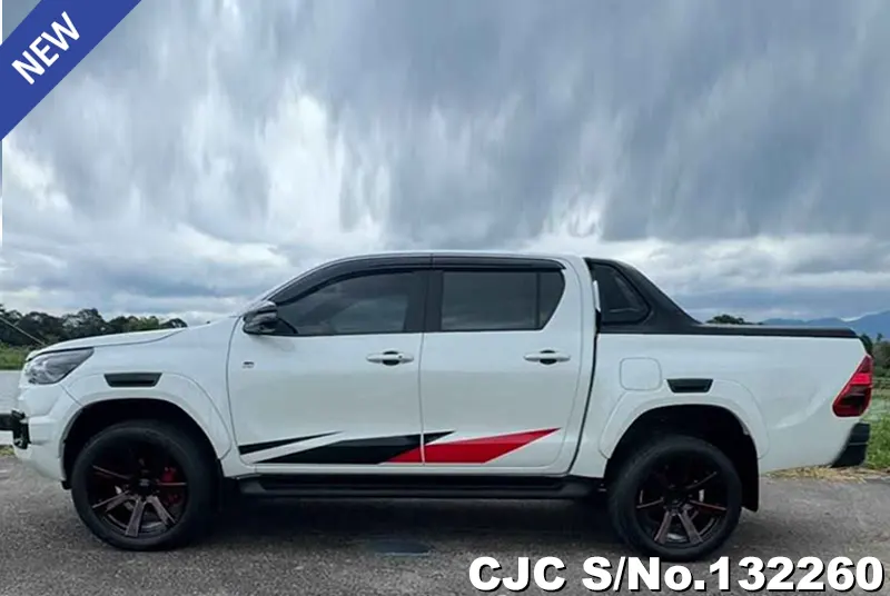 Toyota Hilux in White for Sale Image 7