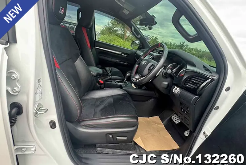 Toyota Hilux in White for Sale Image 8