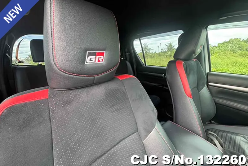 Toyota Hilux in White for Sale Image 10