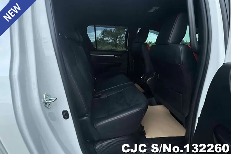 Toyota Hilux in White for Sale Image 11