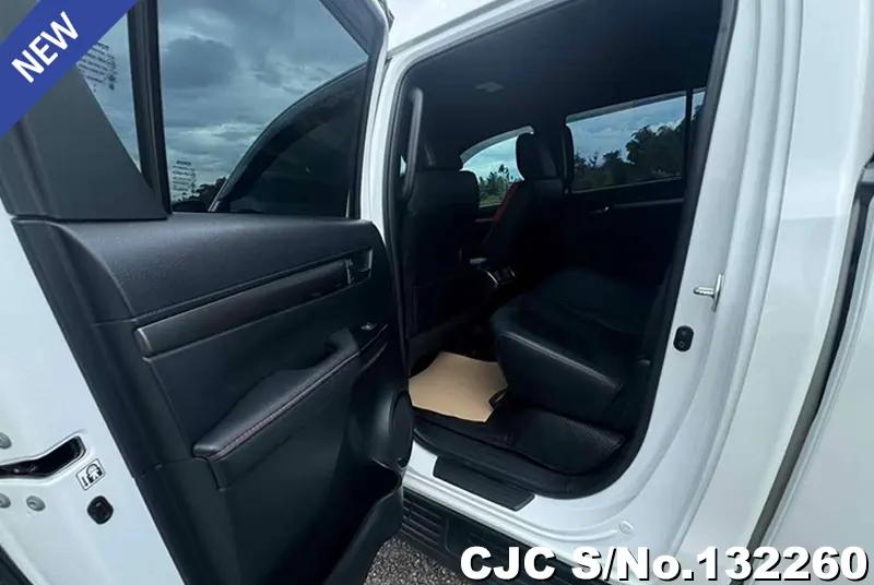 Toyota Hilux in White for Sale Image 12