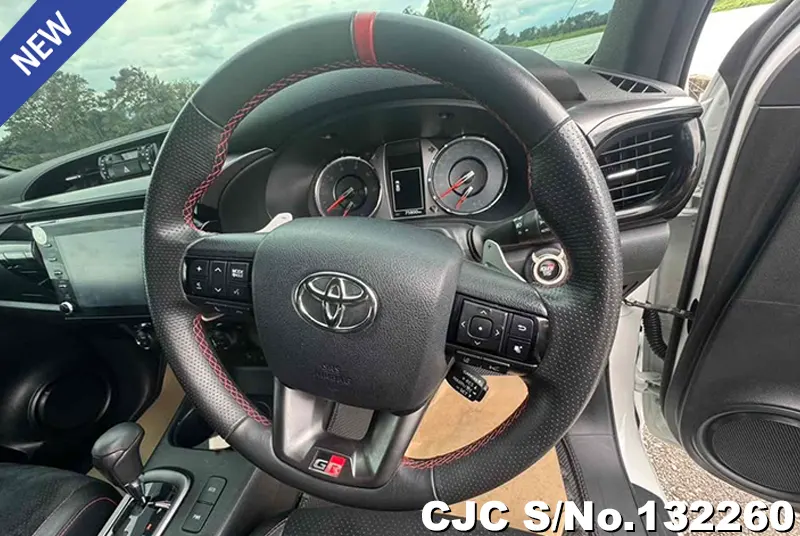 Toyota Hilux in White for Sale Image 13