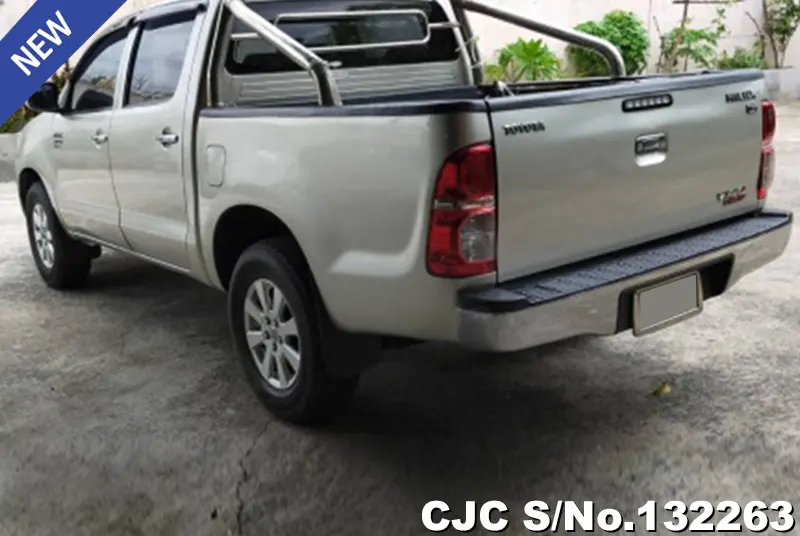 Toyota Hilux in Silver for Sale Image 1