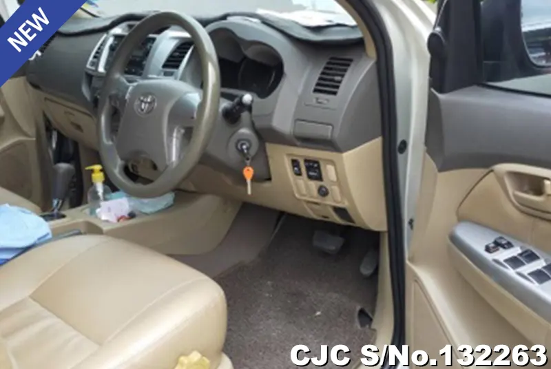 Toyota Hilux in Silver for Sale Image 5