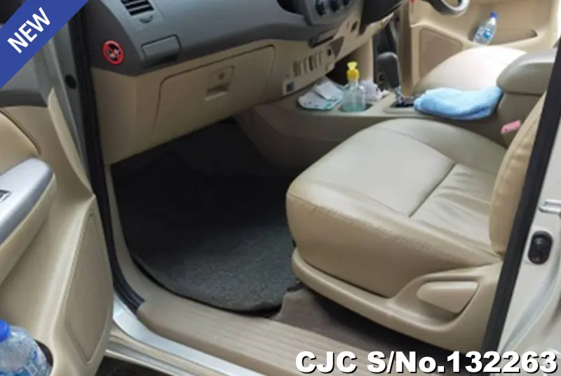 Toyota Hilux in Silver for Sale Image 7