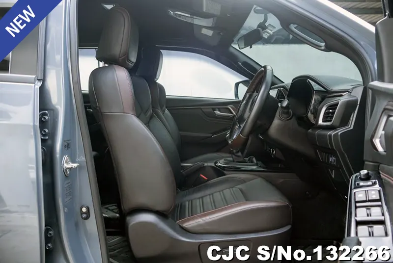 Isuzu D-Max in Gray for Sale Image 9