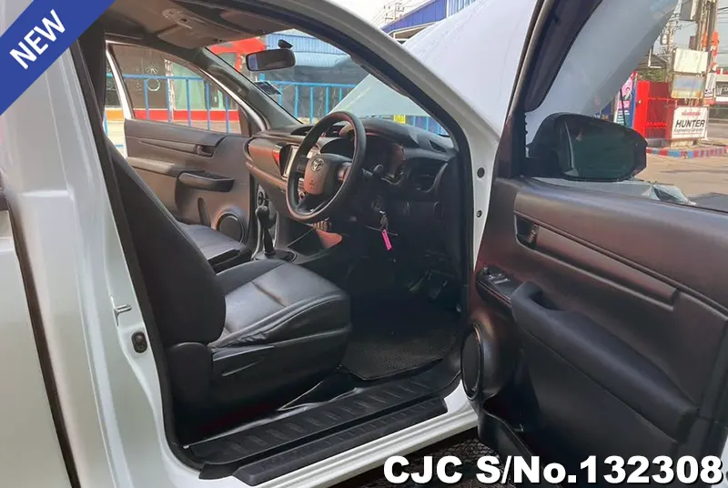 Toyota Hilux in White for Sale Image 5