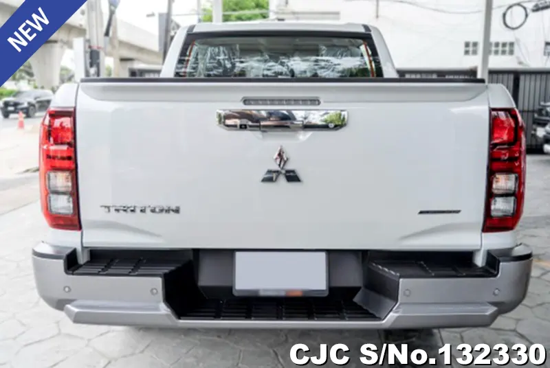 Mitsubishi Triton in White for Sale Image 5