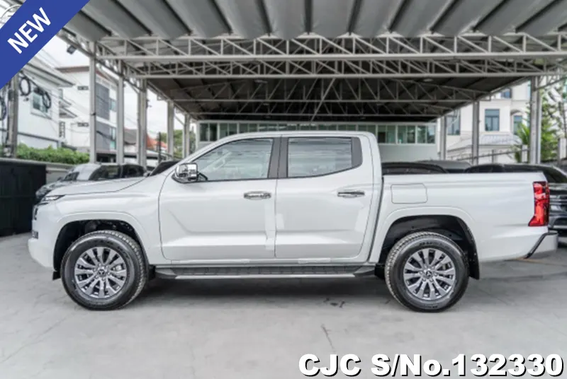 Mitsubishi Triton in White for Sale Image 7