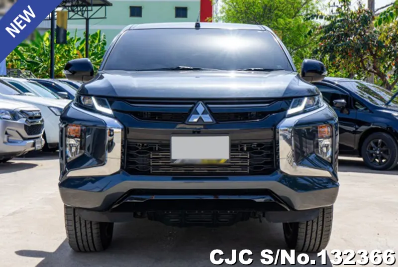 Mitsubishi Triton in Gray for Sale Image 4