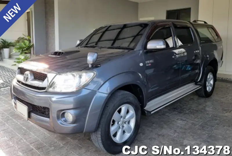 Toyota Hilux in Gray for Sale Image 3