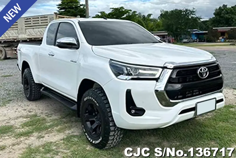 Toyota Hilux in White for Sale Image 0