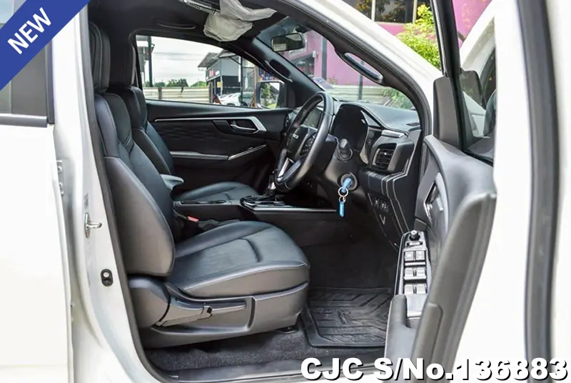 Isuzu D-Max in White for Sale Image 9