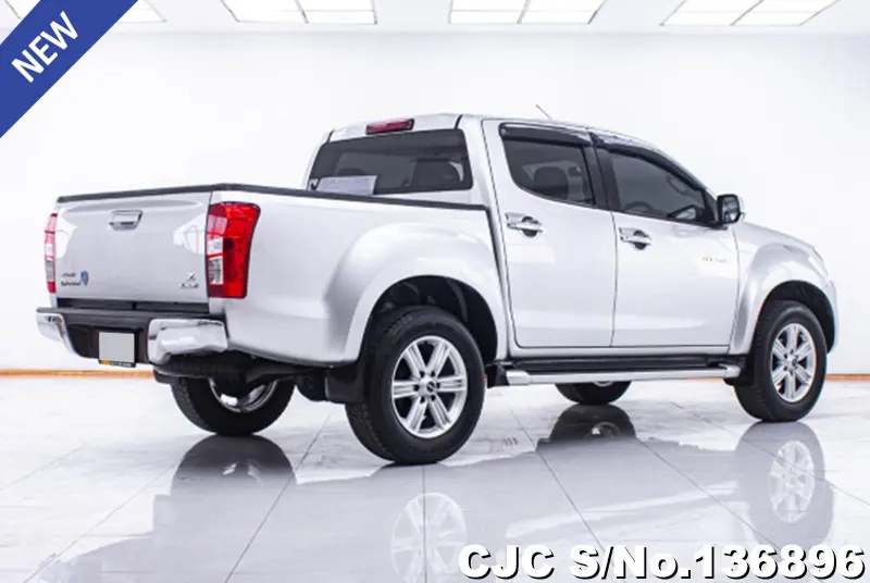 Isuzu D-Max in Gray for Sale Image 1