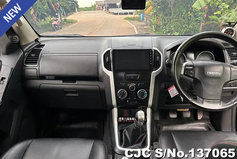 Isuzu D-Max in Black for Sale Image 8