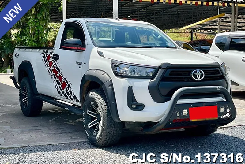 Toyota Hilux in White for Sale Image 0