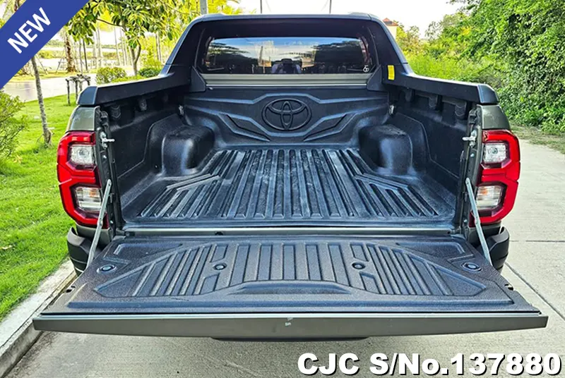 Toyota Hilux in Oxide Bronze Metallic for Sale Image 4